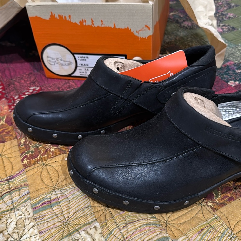 Merrell Brand clogs with metal detailing new with Tag black size 7 1/2 women’s